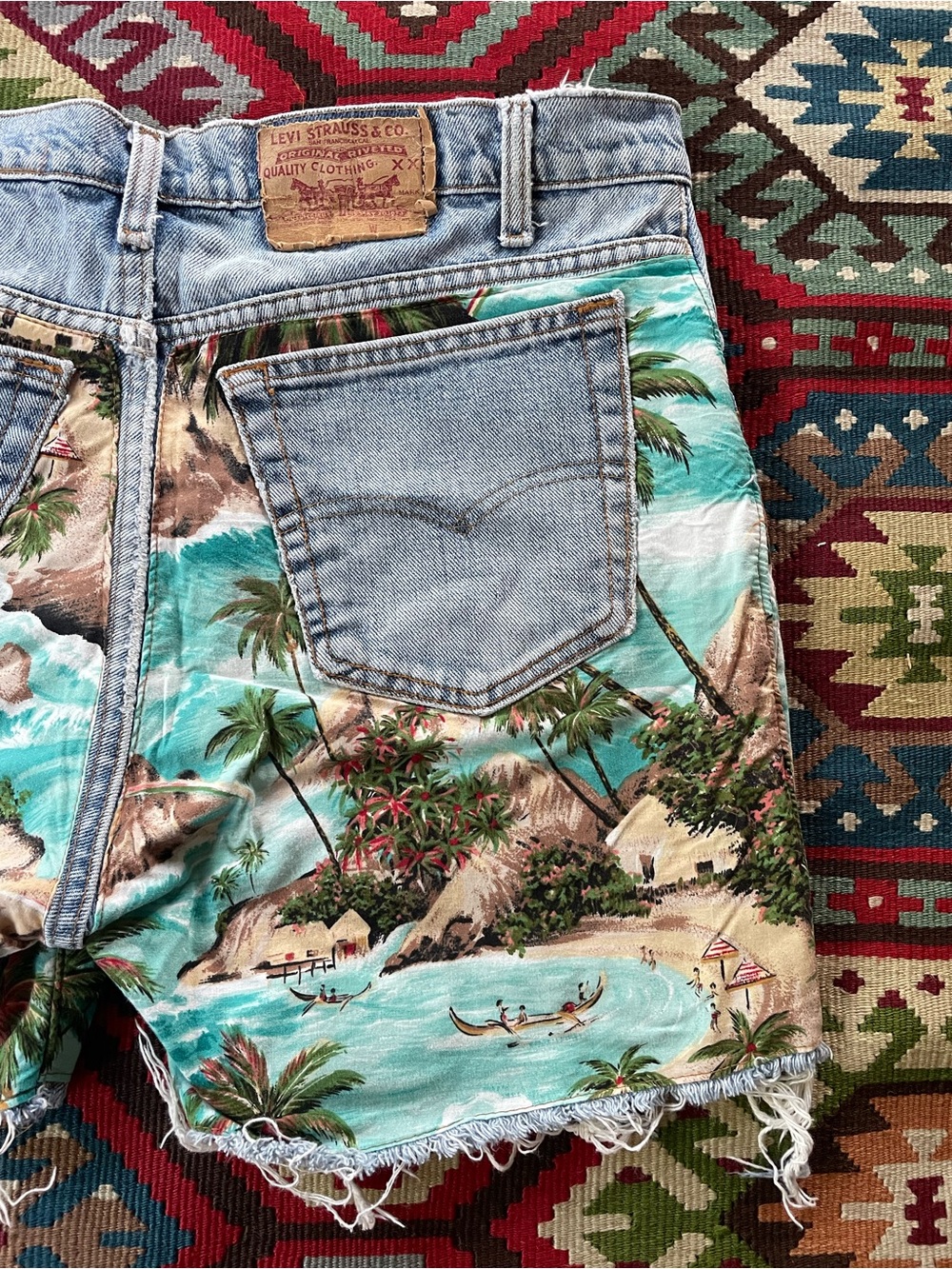 Vintage Levi’s Hawaii distressed shorts - Picture 7 of 9